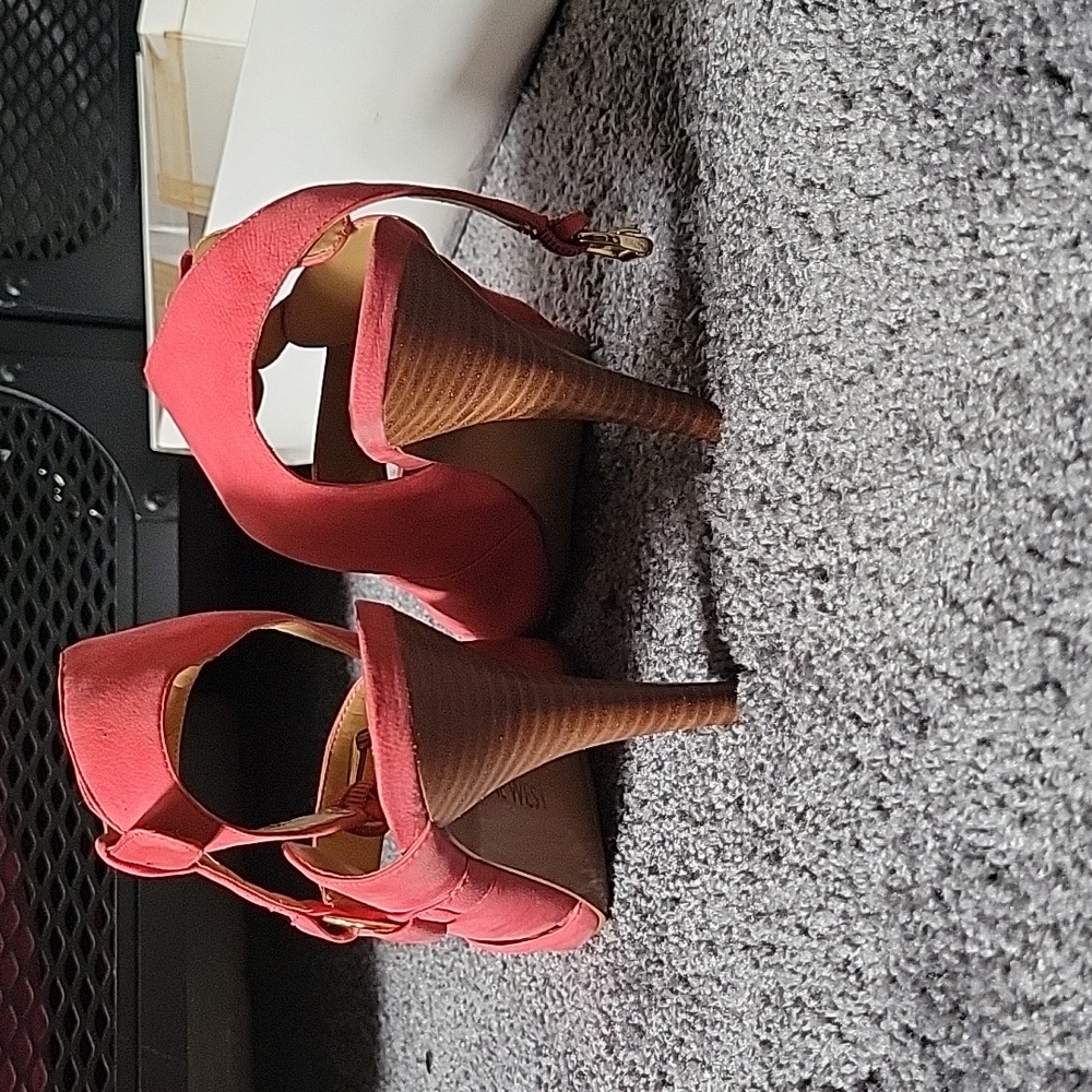 Sandals - Picture 2 of 4
